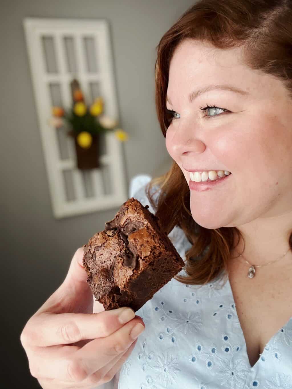 Hi, I’m Amber! The Owner and Baker at The Crumbummery.